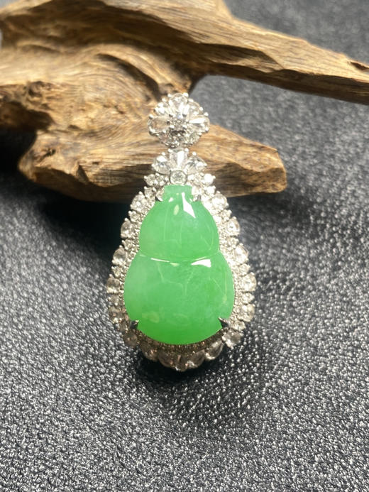 【FC0153】18K镶嵌翡翠阳绿葫芦吊坠 有种有色  款式大气 商品图1
