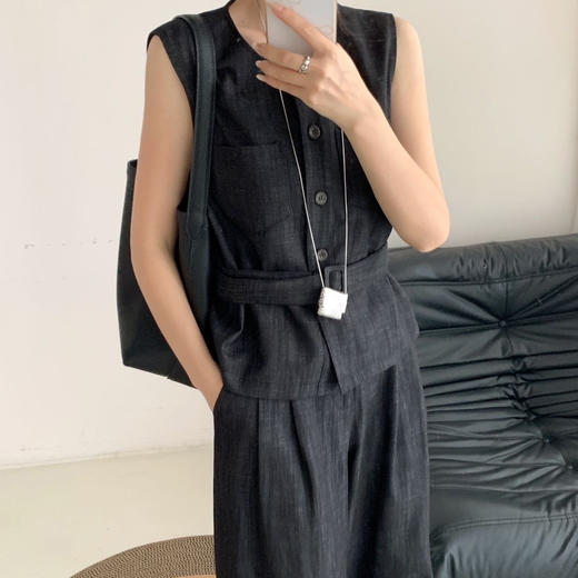 财阀松弛感‼️【老钱风马甲套装】短款收腰马甲+垂坠阔腿裤 一套穿两季 | 送腰带 商品图3