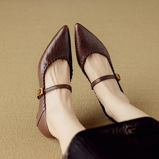 【预售5天】法式尖头浅口单鞋女新款气质百搭可踩跟细跟高跟鞋一字带女鞋DB&M6558 商品图0