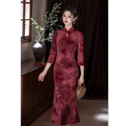 SKY 396111改良新中式长款鱼尾旗袍裙扎染植绒日常中袖旗袍 商品图3