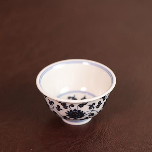 青花金刚莲中号压手  口径：7.9cm，高度：4.5cm，容量约90cc 商品图8