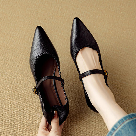 【预售5天】法式尖头浅口单鞋女新款气质百搭可踩跟细跟高跟鞋一字带女鞋DB&M6558 商品图3