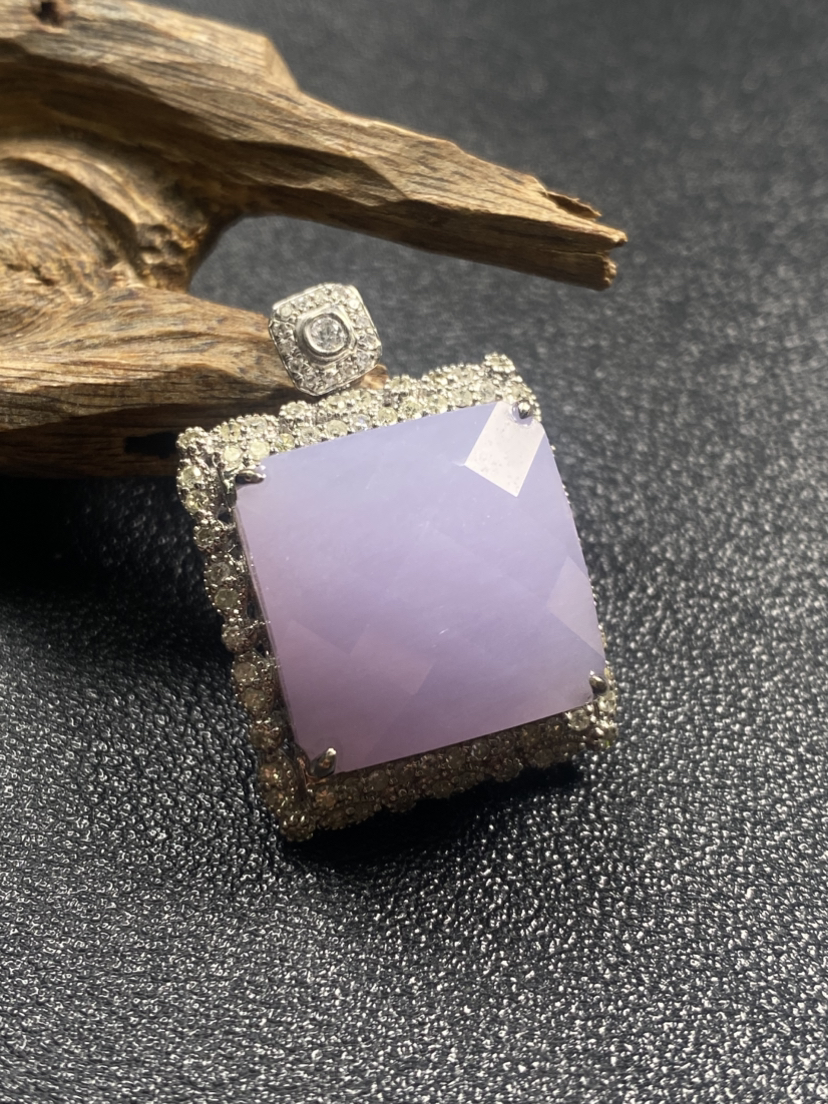 【FC0163】18K镶嵌翡翠紫罗兰吊坠 玉质温润细腻 钻石面切工 款式美观大气