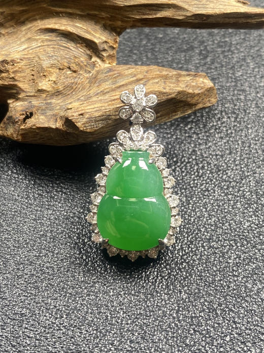 【FC0157】18K镶嵌翡翠阳绿葫芦吊坠 有种有色  色泽阳绿 款式精致 商品图3