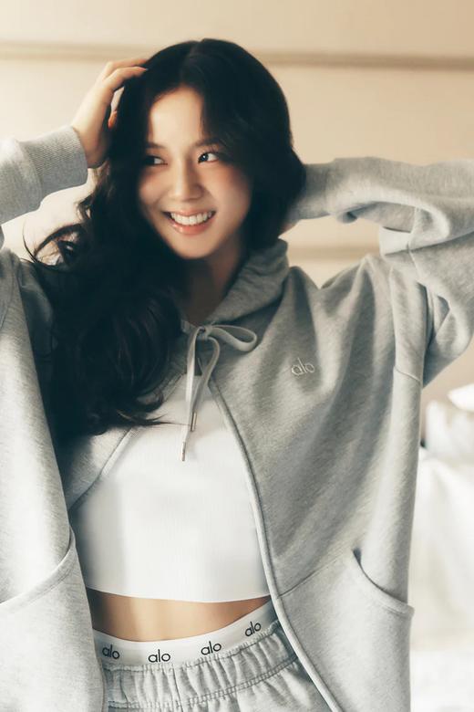 是显瘦的套装，卫衣+卫裤一起。美式瑜伽健身连帽卫衣长裤C083058 商品图6