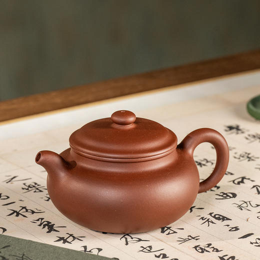 《仿古壶》 华英  工艺美术师，高级茶艺师级/高级技师，江苏省陶瓷行业协会会员，宜兴紫砂行业协会会员 商品图0