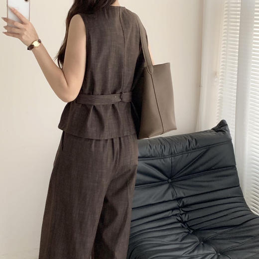 财阀松弛感‼️【老钱风马甲套装】短款收腰马甲+垂坠阔腿裤 一套穿两季 | 送腰带 商品图7