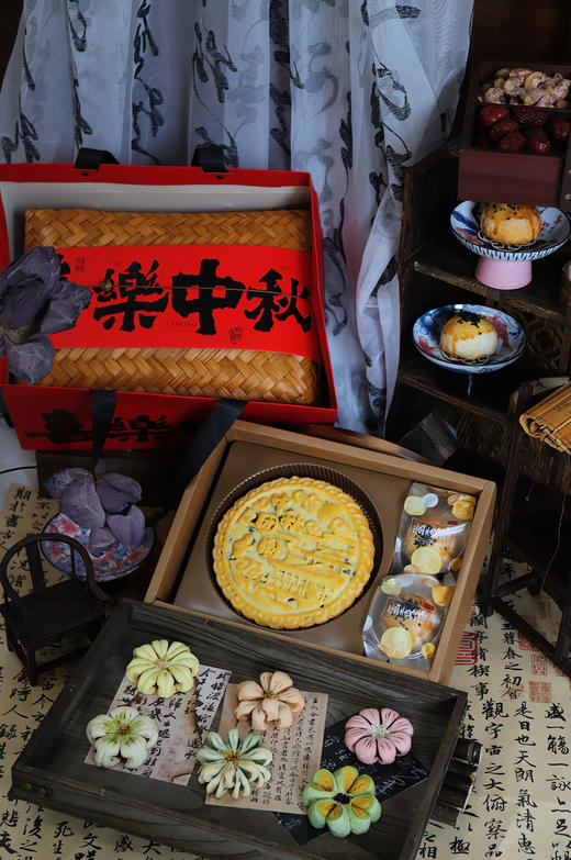 喜乐中秋（含600克大月饼＊1，花式酥点6枚，蛋黄酥2枚，共计9枚） 商品图1