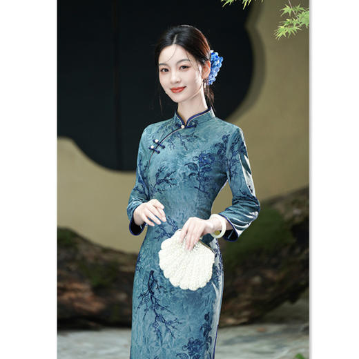 SKY 282222丝绒压花长款复古旗袍 商品图3