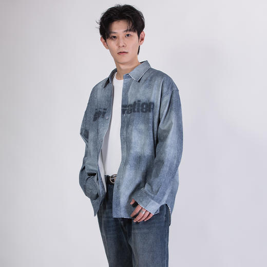 DRONKOO 2025 翻领前字母扎染牛仔效果微阔长袖中厚衬衣 商品图3
