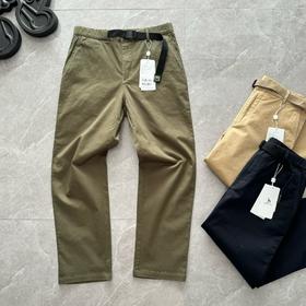 哈吉斯出口多国的订单，这批是供国内门店的货。这款裤子自带腰带卡扣和品牌LOGO