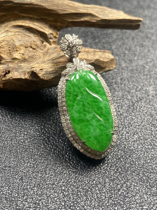 【FC0155】18K镶嵌翡翠阳绿叶子吊坠 有种有色  款式精美 商品图0