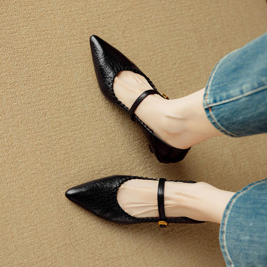 【预售5天】法式尖头浅口单鞋女新款气质百搭可踩跟细跟高跟鞋一字带女鞋DB&M6558 商品图4