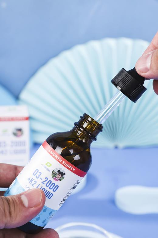 【香港仓发货 低致敏儿童专业维生素D+K1/K2滴剂】60ml 两个月剂量 每份含维生素D3 2000IU+ 120mcg维生素K2 专利MenoQ7®️和MK-4两种形式K2 甘油基底 引钙入骨 商品图10
