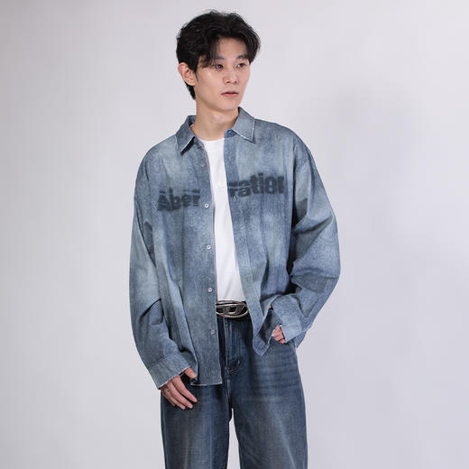 DRONKOO 2025 翻领前字母扎染牛仔效果微阔长袖中厚衬衣 商品图2