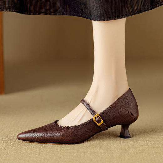 【预售5天】法式尖头浅口单鞋女新款气质百搭可踩跟细跟高跟鞋一字带女鞋DB&M6558 商品图1