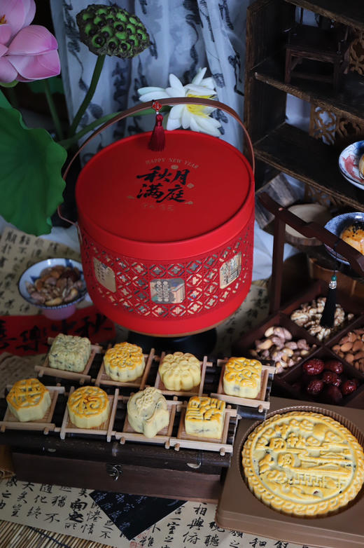 秋月满庭（含600克超大五仁月饼＊1，75克月饼＊8，共9枚） 商品图1
