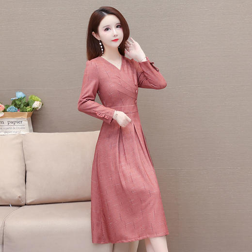 QYM 25CXB17 -Y长袖V领连衣裙洋气春秋收腰小香风气质时尚百褶裙 商品图2