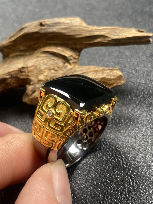 【FC0162】18K镶嵌翡翠墨翠方形戒指 玉质温润细腻 色泽漆黑发亮 款式美观大气 商品图3