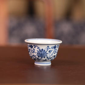 青花金刚莲小压手 高3.5cm 口径 6.5cm，容量约50ml