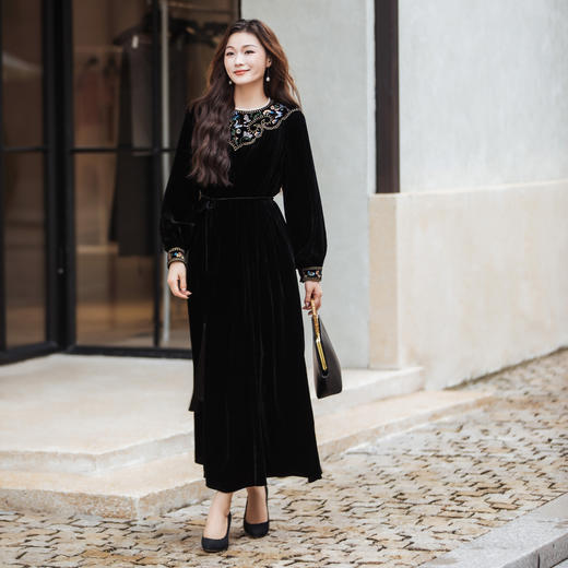 【林栖设计小店】真丝丝绒连衣裙绣花腰带国风2025秋冬新款女1954046 商品图1