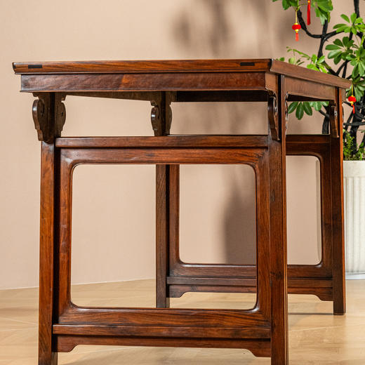 清	黄花梨镶瘿木夹头榫如意云纹画案 商品图2