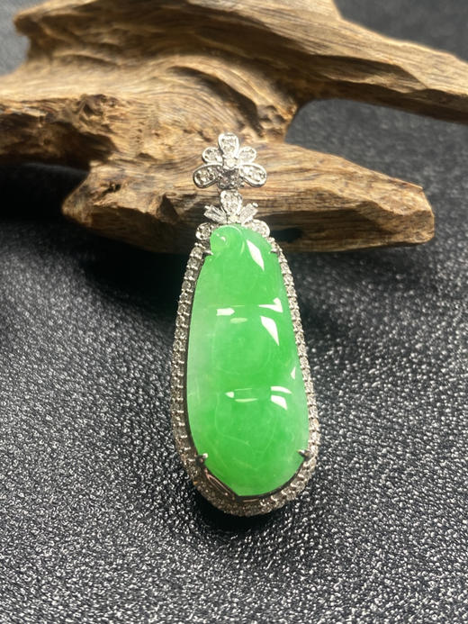 【FC0156】18K镶嵌翡翠阳绿福豆吊坠 有种有色  色泽阳绿 款式精致 商品图1