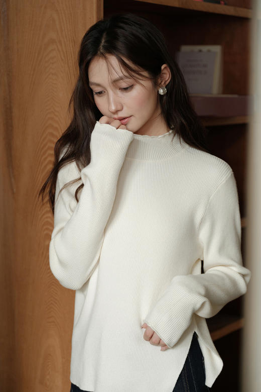 【6折秒杀】鹿向南 杏韵针织 百搭杏色半高领针织衫女秋季内搭打底衫长袖上衣 商品图5