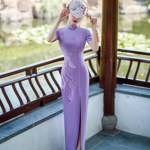 【丹凤朝阳】紫色斜开叉长款年轻款演出旗袍YD90 商品图2