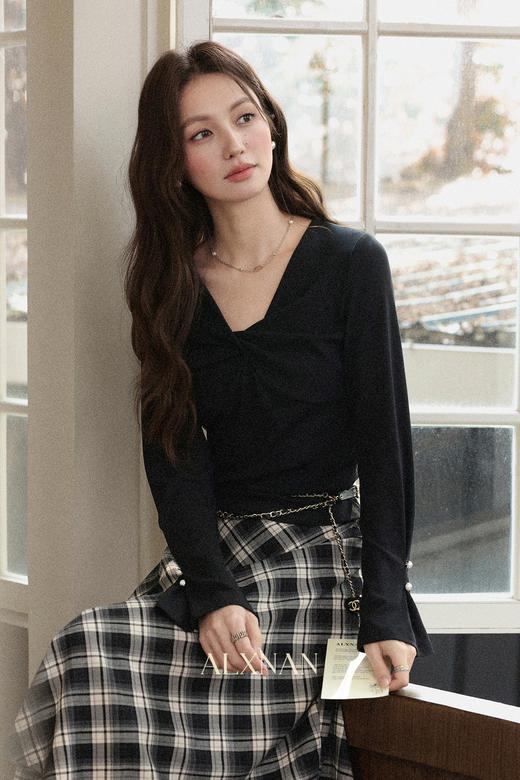 鹿向南「油墨诗章」黑色正肩长袖针织衫女早秋新款修身设计感上衣 商品图5