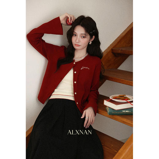 鹿向南「温莎情书」早秋黑色圆领长袖针织开衫新款宽松休闲上衣女 商品图1