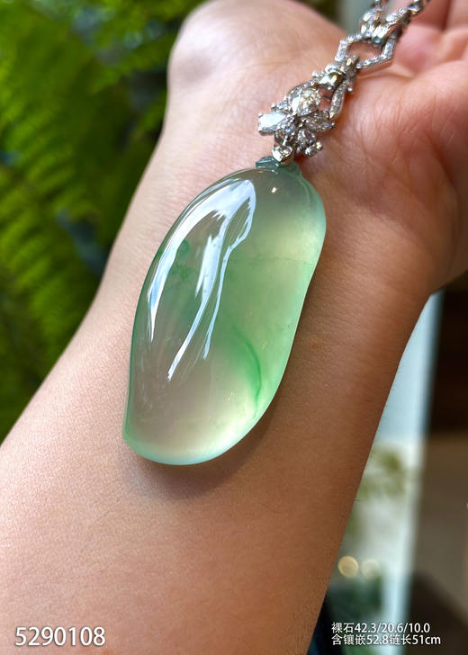 玻璃种飘翠福瓜吊坠【5290108】具体价格微信咨询 商品图1