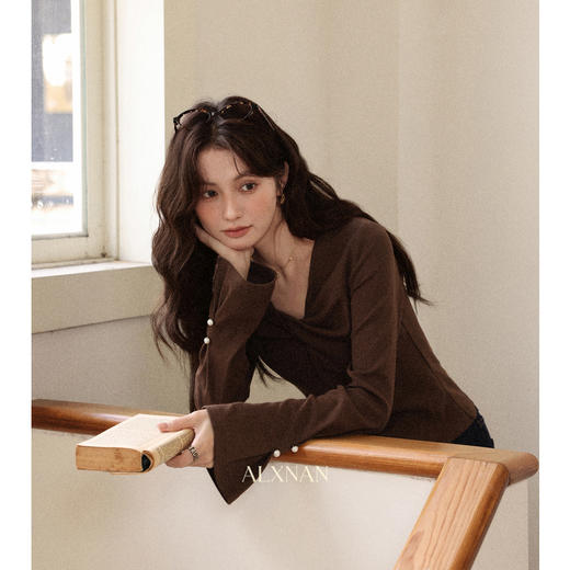 鹿向南「巴黎晚报」设计感棕色长袖T恤女秋新款法式修身显瘦上衣 商品图2