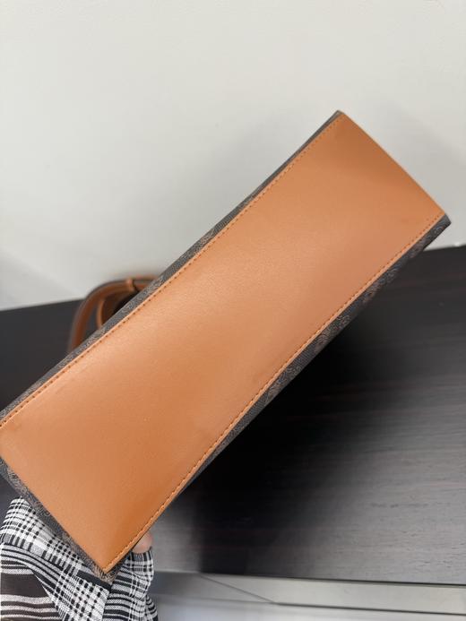 蔻驰COACH Laurel流浪包~ 这个颜色也太适合秋冬了 松弛感的流浪包搭配青春活力感斜纹马车 日常出门必备神器！ 商品图4