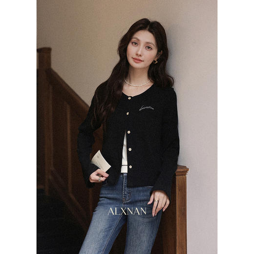 鹿向南「温莎情书」早秋黑色圆领长袖针织开衫新款宽松休闲上衣女 商品图2