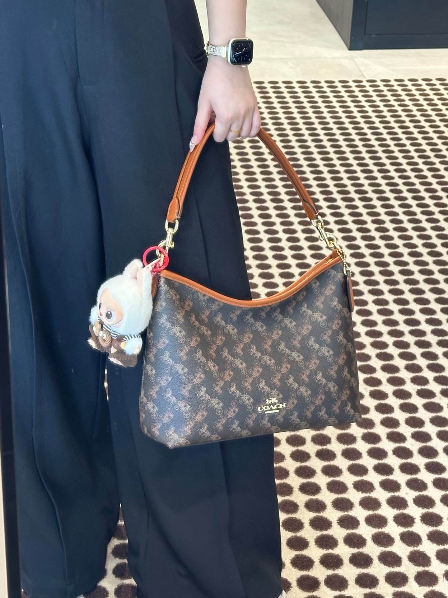 蔻驰COACH Laurel流浪包~ 这个颜色也太适合秋冬了 松弛感的流浪包搭配青春活力感斜纹马车 日常出门必备神器！