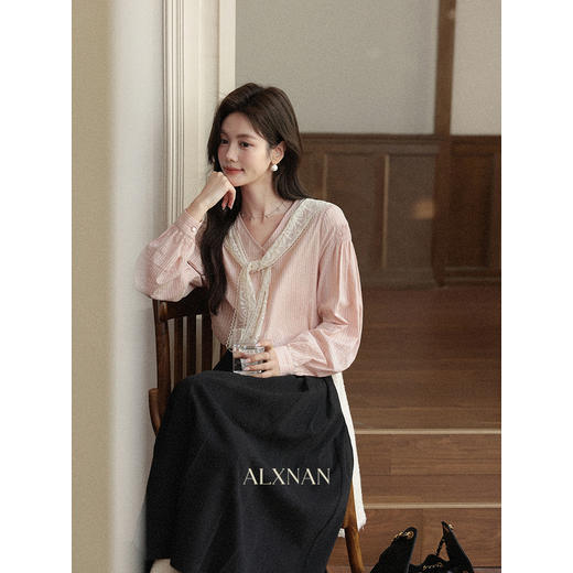 鹿向南「悄然心动」粉色条纹长袖衬衫女2025秋季新款法式甜美上衣L569102 商品图3