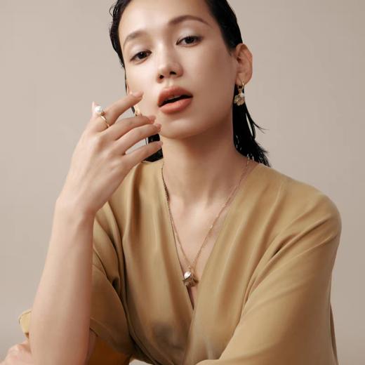 2楼「新品」Fellala/翡拉拉「秋叶」系列珍珠项链设计感颈链首饰货号925423203吊牌价899实价809 商品图1