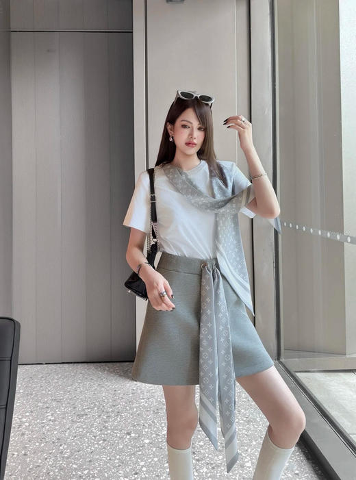 TY23-LOUIS VUITTON  带围巾字母棉质平纹针织 T恤 女款 合身 多色（QQ） 商品图3