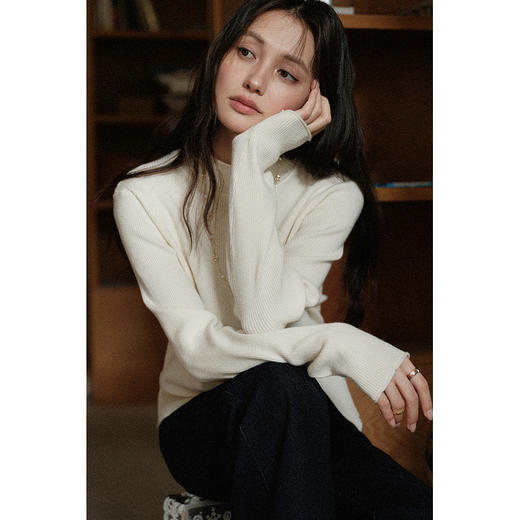 【6折秒杀】鹿向南 杏韵针织 百搭杏色半高领针织衫女秋季内搭打底衫长袖上衣 商品图3