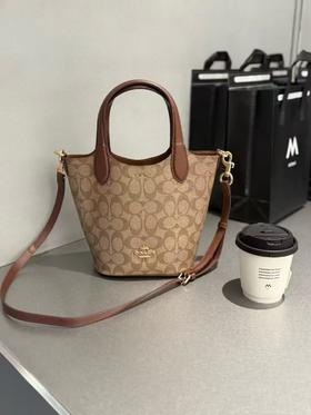 蔻驰COACH HANNA菜篮子  好看的超乎意料，容量也是杠杠滴 近期新宠 日通勤百搭~