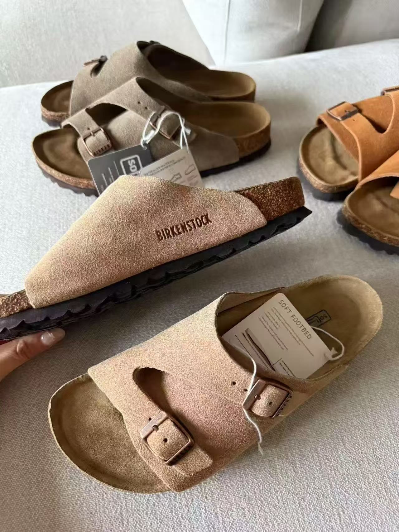 无敌脚感！小卡扣情侣款birk* 勃肯拖鞋。不退可换码～