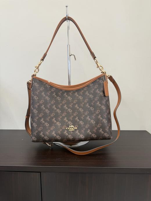 蔻驰COACH Laurel流浪包~ 这个颜色也太适合秋冬了 松弛感的流浪包搭配青春活力感斜纹马车 日常出门必备神器！ 商品图2