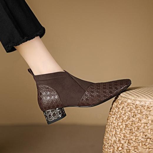 【预售5天】小众设计款时尚女鞋新款方头压花羊皮拼接中跟时装祼靴MBJR&6966 商品图1