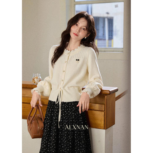 鹿向南「白茶甜」杏色针织衫女慵懒早秋上衣新款独特长袖毛衣开衫 商品图0