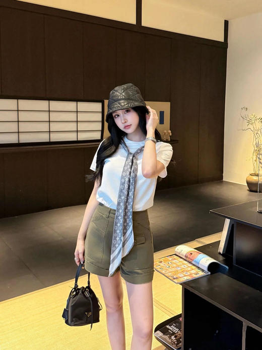 TY23-LOUIS VUITTON  带围巾字母棉质平纹针织 T恤 女款 合身 多色（QQ） 商品图0