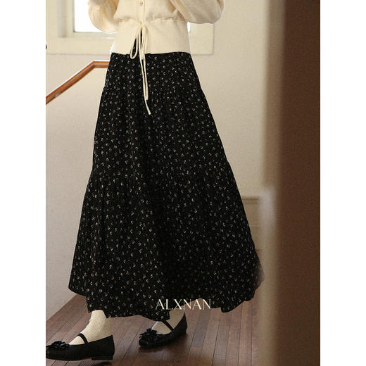 鹿向南「馥郁晚香」黑色高腰碎花半身裙女初秋A字百褶裙显瘦长裙 商品图0