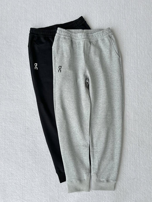 原单正品 ON昂跑男士再生纤维运动长裤，采用再生聚酯纤维和高性能再生面料制成，82% 再生聚酯纤维+13%莱赛尔纤维+5% 氨纶！
颜色：黑色  灰色
尺码：m-xxl 商品图0