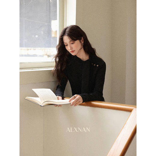 鹿向南「罗曼浮光」高级感黑色长袖T恤女早秋新款显瘦简约上衣L57505 商品图2