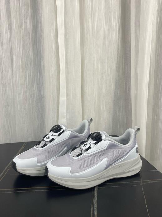 点此购买 迪桑特BOA旋钮系列LAVITATE WIRE 3.0缓震男女款户外休闲徒步鞋 98 329043 商品图4